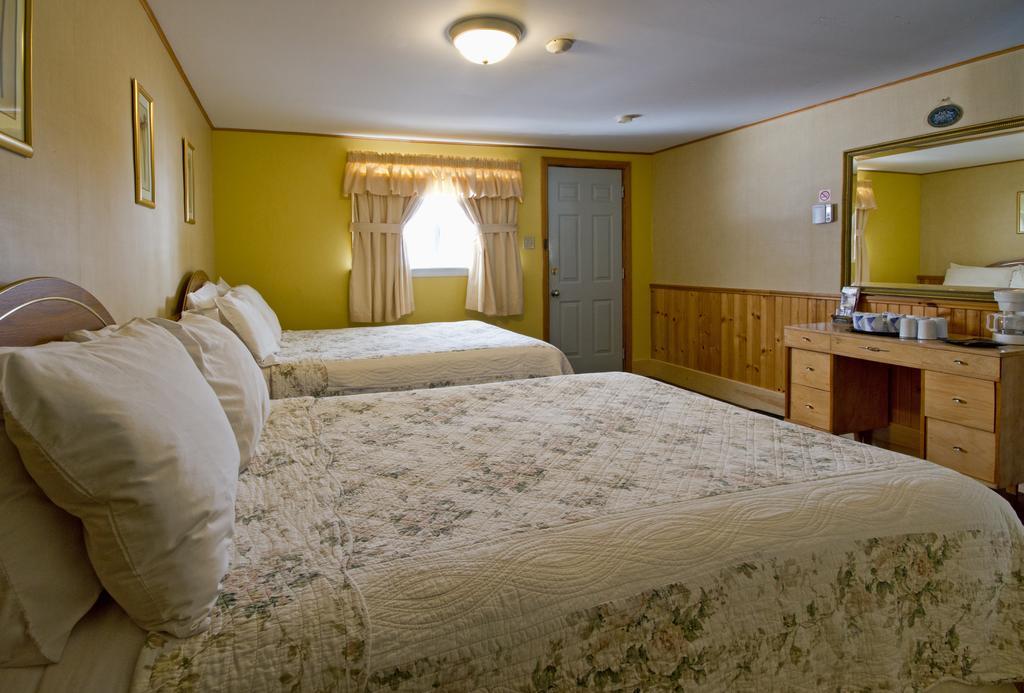 Mackenzie Motel & Cottages シェルバーン エクステリア 写真